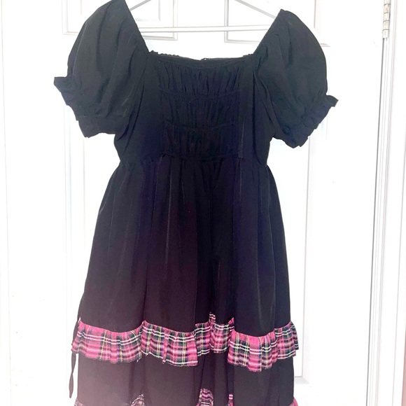 Diamond Honey black and pink plaid baby doll Lolita dress heart lace up details - Picture 3 of 6